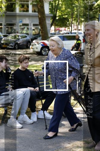 Amsterdam 20 mei 2025
Prinses Beatrix opent Art Zuid in Amsterdam zuid. Prinses Beatrix loopt met 2 wandelstokken .