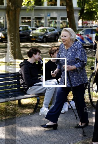 Amsterdam 20 mei 2025
Prinses Beatrix opent Art Zuid in Amsterdam zuid. Prinses Beatrix loopt met 2 wandelstokken .