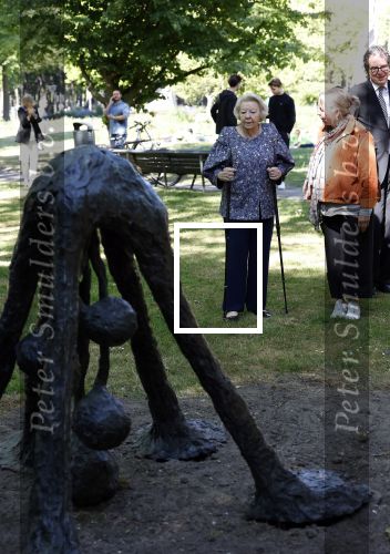 Amsterdam 20 mei 2025
Prinses Beatrix opent Art Zuid in Amsterdam zuid. Prinses Beatrix loopt met 2 wandelstokken .
