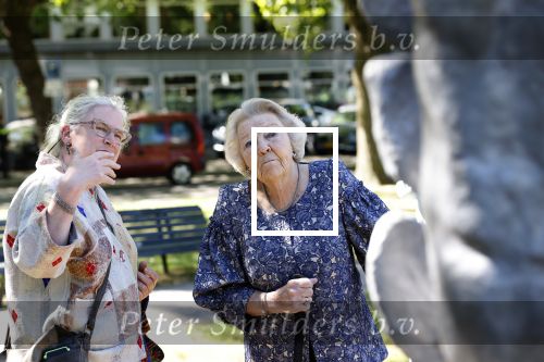 Amsterdam 20 mei 2025
Prinses Beatrix opent Art Zuid in Amsterdam zuid. Prinses Beatrix loopt met 2 wandelstokken .