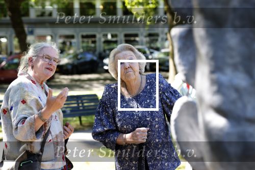 Amsterdam 20 mei 2025
Prinses Beatrix opent Art Zuid in Amsterdam zuid. Prinses Beatrix loopt met 2 wandelstokken .