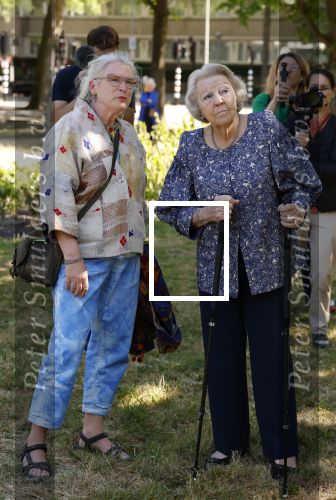 Amsterdam 20 mei 2025
Prinses Beatrix opent Art Zuid in Amsterdam zuid. Prinses Beatrix loopt met 2 wandelstokken .