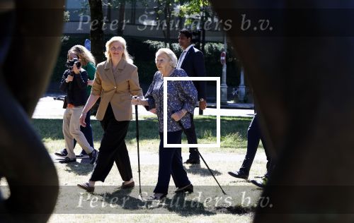 Amsterdam 20 mei 2025
Prinses Beatrix opent Art Zuid in Amsterdam zuid. Prinses Beatrix loopt met 2 wandelstokken .