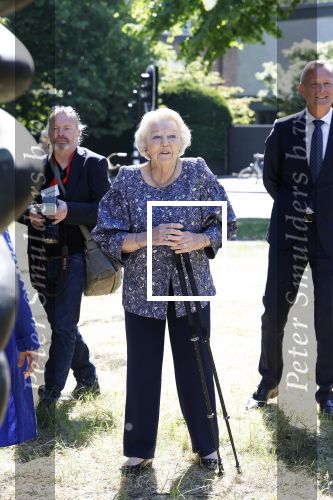 Amsterdam 20 mei 2025
Prinses Beatrix opent Art Zuid in Amsterdam zuid. Prinses Beatrix loopt met 2 wandelstokken .