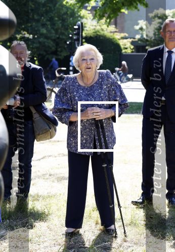 Amsterdam 20 mei 2025
Prinses Beatrix opent Art Zuid in Amsterdam zuid. Prinses Beatrix loopt met 2 wandelstokken .