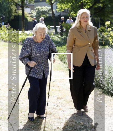 Amsterdam 20 mei 2025
Prinses Beatrix opent Art Zuid in Amsterdam zuid. Prinses Beatrix loopt met 2 wandelstokken .