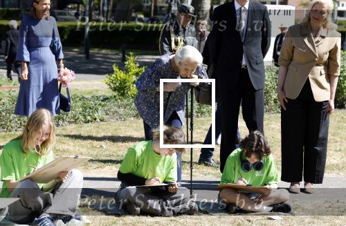 Amsterdam 20 mei 2025
Prinses Beatrix opent Art Zuid in Amsterdam zuid. Prinses Beatrix loopt met 2 wandelstokken .