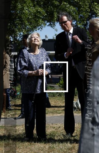 Amsterdam 20 mei 2025
Prinses Beatrix opent Art Zuid in Amsterdam zuid. Prinses Beatrix loopt met 2 wandelstokken .
