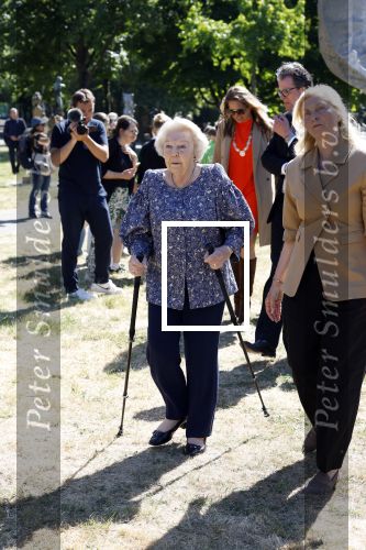 Amsterdam 20 mei 2025
Prinses Beatrix opent Art Zuid in Amsterdam zuid. Prinses Beatrix loopt met 2 wandelstokken .