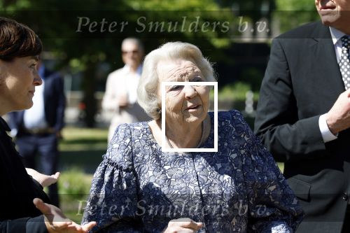 Amsterdam 20 mei 2025
Prinses Beatrix opent Art Zuid in Amsterdam zuid. Prinses Beatrix loopt met 2 wandelstokken .