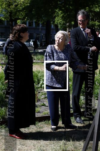 Amsterdam 20 mei 2025
Prinses Beatrix opent Art Zuid in Amsterdam zuid. Prinses Beatrix loopt met 2 wandelstokken .