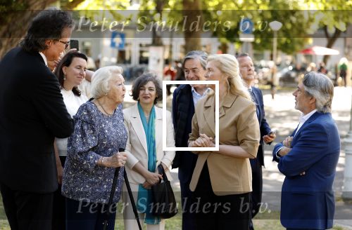 Amsterdam 20 mei 2025
Prinses Beatrix opent Art Zuid in Amsterdam zuid. Prinses Beatrix loopt met 2 wandelstokken .