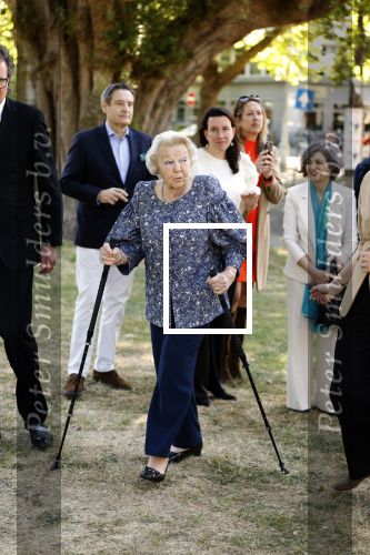 Amsterdam 20 mei 2025
Prinses Beatrix opent Art Zuid in Amsterdam zuid. Prinses Beatrix loopt met 2 wandelstokken .