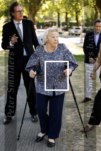 Amsterdam 20 mei 2025
Prinses Beatrix opent Art Zuid in Amsterdam zuid. Prinses Beatrix loopt met 2 wandelstokken .