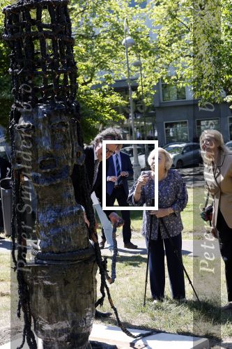 Amsterdam 20 mei 2025
Prinses Beatrix opent Art Zuid in Amsterdam zuid. Prinses Beatrix loopt met 2 wandelstokken .
