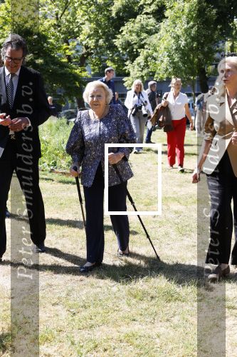Amsterdam 20 mei 2025
Prinses Beatrix opent Art Zuid in Amsterdam zuid. Prinses Beatrix loopt met 2 wandelstokken .