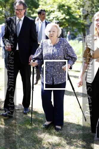 Amsterdam 20 mei 2025
Prinses Beatrix opent Art Zuid in Amsterdam zuid. Prinses Beatrix loopt met 2 wandelstokken .