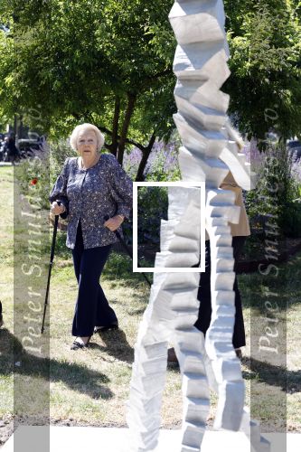 Amsterdam 20 mei 2025
Prinses Beatrix opent Art Zuid in Amsterdam zuid. Prinses Beatrix loopt met 2 wandelstokken .