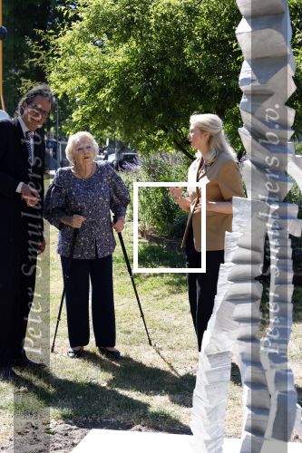Amsterdam 20 mei 2025
Prinses Beatrix opent Art Zuid in Amsterdam zuid. Prinses Beatrix loopt met 2 wandelstokken .