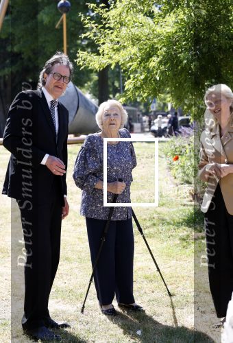 Amsterdam 20 mei 2025
Prinses Beatrix opent Art Zuid in Amsterdam zuid. Prinses Beatrix loopt met 2 wandelstokken .