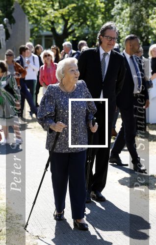 Amsterdam 20 mei 2025
Prinses Beatrix opent Art Zuid in Amsterdam zuid. Prinses Beatrix loopt met 2 wandelstokken .