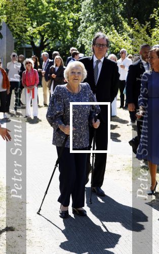Amsterdam 20 mei 2025
Prinses Beatrix opent Art Zuid in Amsterdam zuid. Prinses Beatrix loopt met 2 wandelstokken .