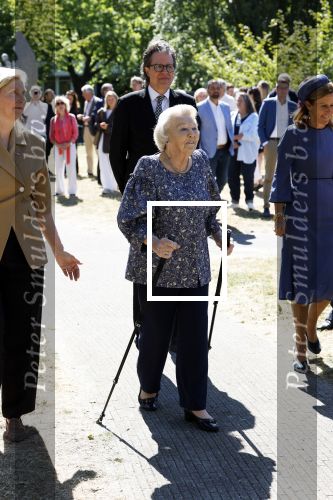 Amsterdam 20 mei 2025
Prinses Beatrix opent Art Zuid in Amsterdam zuid. Prinses Beatrix loopt met 2 wandelstokken .