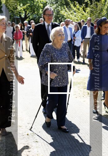 Amsterdam 20 mei 2025
Prinses Beatrix opent Art Zuid in Amsterdam zuid. Prinses Beatrix loopt met 2 wandelstokken .