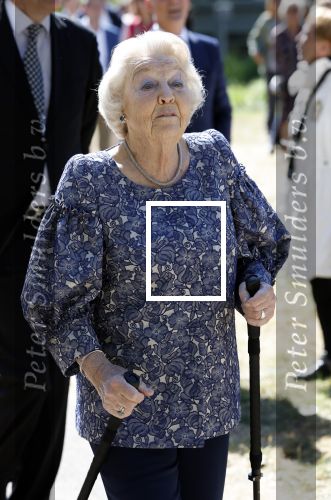Amsterdam 20 mei 2025
Prinses Beatrix opent Art Zuid in Amsterdam zuid. Prinses Beatrix loopt met 2 wandelstokken .