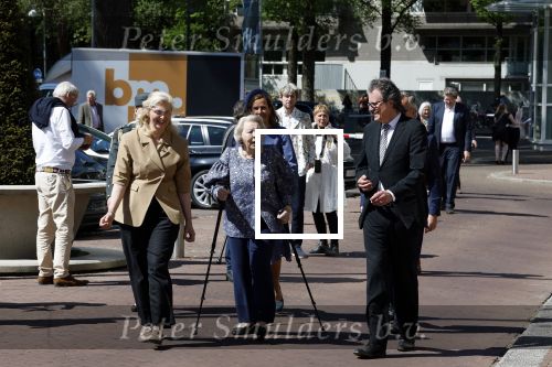 Amsterdam 20 mei 2025
Prinses Beatrix opent Art Zuid in Amsterdam zuid. Prinses Beatrix loopt met 2 wandelstokken .
