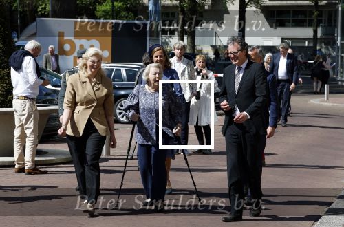 Amsterdam 20 mei 2025
Prinses Beatrix opent Art Zuid in Amsterdam zuid. Prinses Beatrix loopt met 2 wandelstokken .