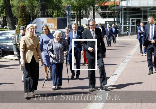 Amsterdam 20 mei 2025
Prinses Beatrix opent Art Zuid in Amsterdam zuid. Prinses Beatrix loopt met 2 wandelstokken .