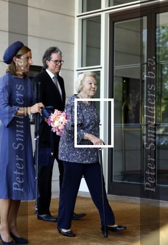 Amsterdam 20 mei 2025
Prinses Beatrix opent Art Zuid in Amsterdam zuid. Prinses Beatrix loopt met 2 wandelstokken .