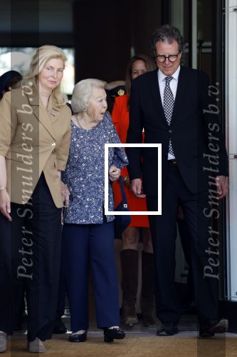 Amsterdam 20 mei 2025
Prinses Beatrix opent Art Zuid in Amsterdam zuid. Prinses Beatrix loopt met 2 wandelstokken .