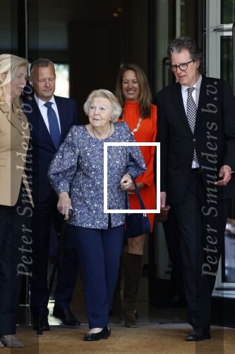 Amsterdam 20 mei 2025
Prinses Beatrix opent Art Zuid in Amsterdam zuid. Prinses Beatrix loopt met 2 wandelstokken .