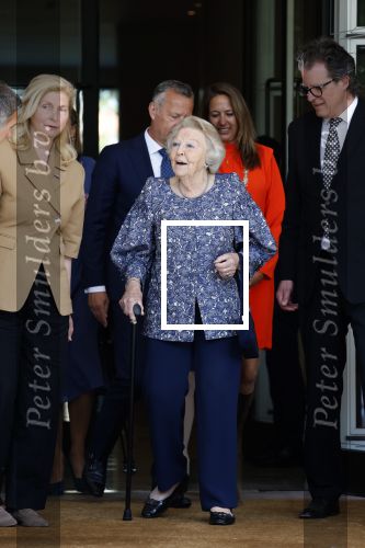 Amsterdam 20 mei 2025
Prinses Beatrix opent Art Zuid in Amsterdam zuid. Prinses Beatrix loopt met 2 wandelstokken .