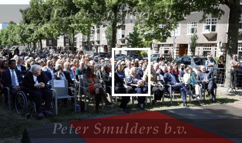 Amsterdam 20 mei 2025
Prinses Beatrix opent Art Zuid in Amsterdam zuid. Prinses Beatrix loopt met 2 wandelstokken .