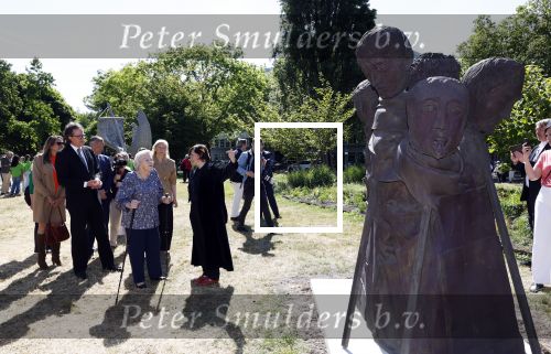 Amsterdam 20 mei 2025
Prinses Beatrix opent Art Zuid in Amsterdam zuid. Prinses Beatrix loopt met 2 wandelstokken .