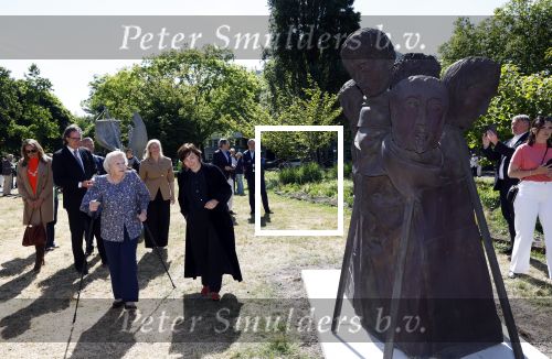 Amsterdam 20 mei 2025
Prinses Beatrix opent Art Zuid in Amsterdam zuid. Prinses Beatrix loopt met 2 wandelstokken .