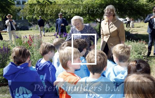Amsterdam 20 mei 2025
Prinses Beatrix opent Art Zuid in Amsterdam zuid. Prinses Beatrix loopt met 2 wandelstokken .