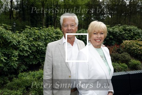 Renkum 21 april 2025
Ronnie Tober 80 jaar . Hij geeft feest in restaurant Campman in Renkum . Zijn partner Jan Jochems is natuurlijk aanwezig . Ria Valk kwam met haar vriend