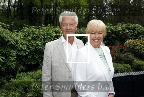Renkum 21 april 2025
Ronnie Tober 80 jaar . Hij geeft feest in restaurant Campman in Renkum . Zijn partner Jan Jochems is natuurlijk aanwezig . Ria Valk kwam met haar vriend