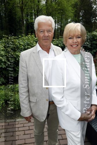 Renkum 21 april 2025
Ronnie Tober 80 jaar . Hij geeft feest in restaurant Campman in Renkum . Zijn partner Jan Jochems is natuurlijk aanwezig . Ria Valk kwam met haar vriend