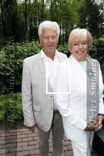 Renkum 21 april 2025
Ronnie Tober 80 jaar . Hij geeft feest in restaurant Campman in Renkum . Zijn partner Jan Jochems is natuurlijk aanwezig . Ria Valk kwam met haar vriend