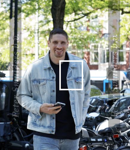 Amsterdam 9 mei 2025
Rico Verhoeven op de cornelis schuytstraat