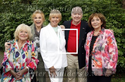 Renkum 21 april 2025
Ronnie Tober 80 jaar . Hij geeft feest in restaurant Campman in Renkum . Zijn partner Jan Jochems is natuurlijk aanwezig . Ronnie Tober Tineke de Nooij Conny Vink Therese Steinmetz en Ria Valk