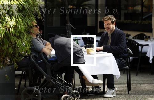 Amsterdam 21 mei 2025
Ruben Nicolai met een vriend op etrras bij de italiaan in Amsterdam zuid.