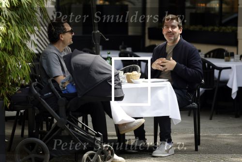 Amsterdam 21 mei 2025
Ruben Nicolai met een vriend op etrras bij de italiaan in Amsterdam zuid.