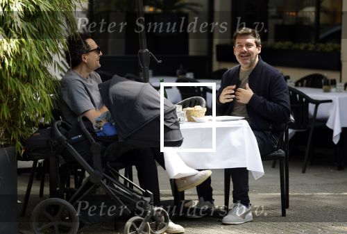 Amsterdam 21 mei 2025
Ruben Nicolai met een vriend op etrras bij de italiaan in Amsterdam zuid.