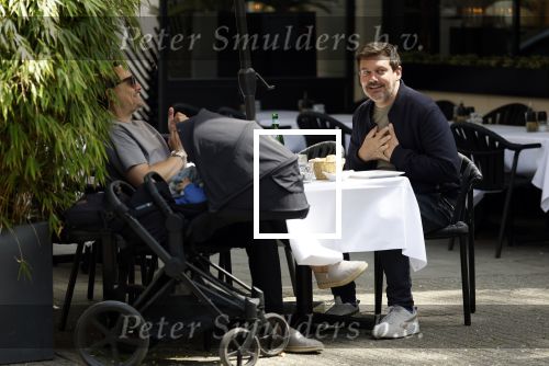 Amsterdam 21 mei 2025
Ruben Nicolai met een vriend op etrras bij de italiaan in Amsterdam zuid.
